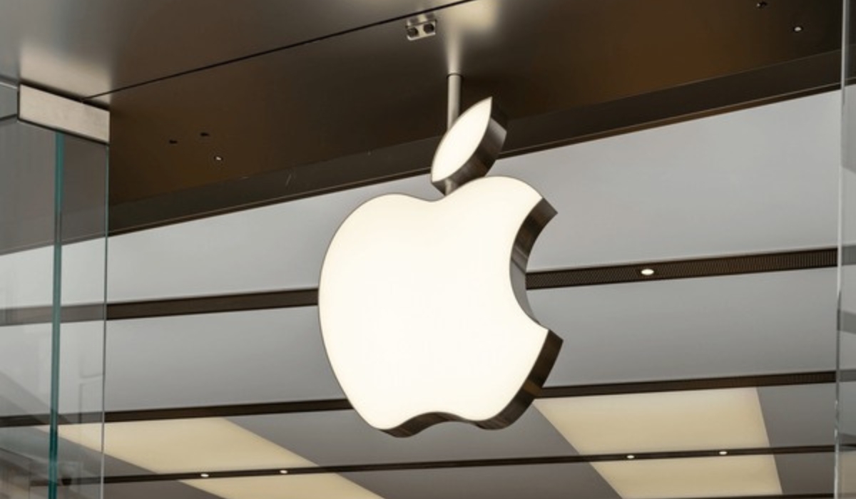 Apple Surpasses 4 Trillion Market Value Becomes Third Tech Giant to Hit Milestone